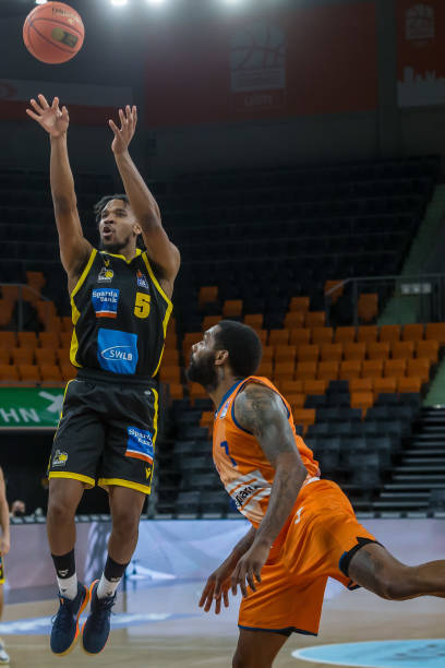 希望她在新 希望她在新